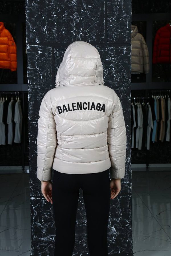 balenciaga mont vizon arkasi yazili kapusonlu