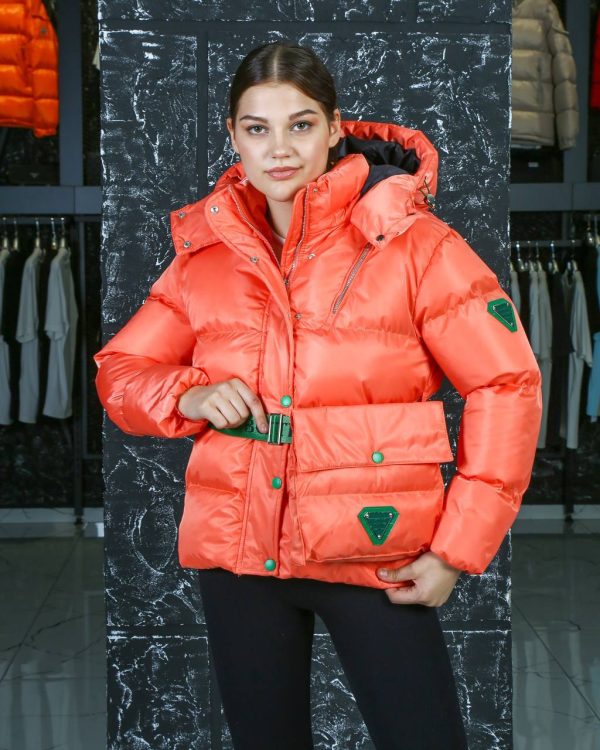 bottega veneta mont turuncu kemerli canta detayli kapusonlu