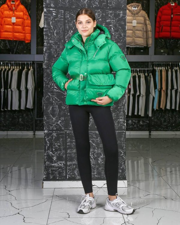 bottega veneta mont yesil kemerli canta detayli kapusonlu
