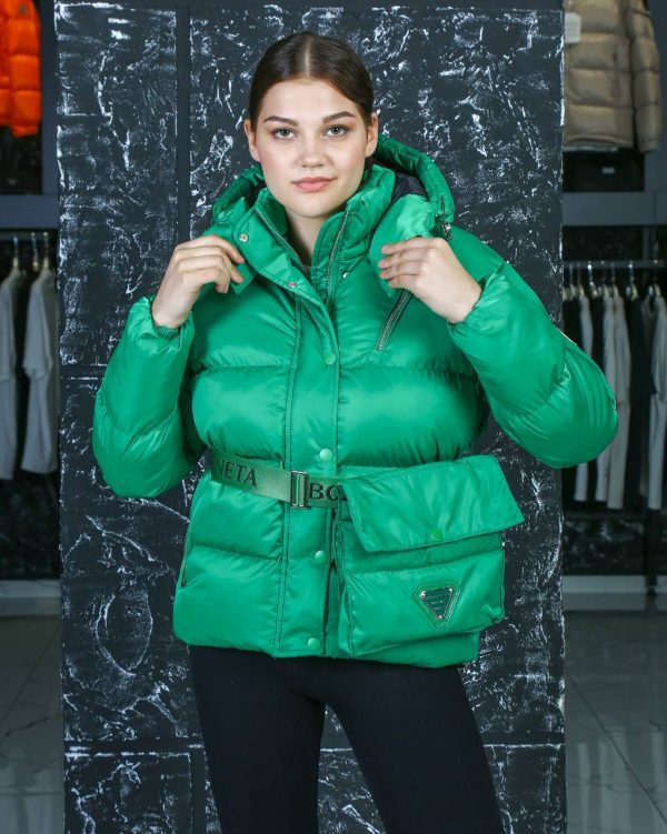 bottega veneta mont yesil kemerli canta detayli kapusonlu