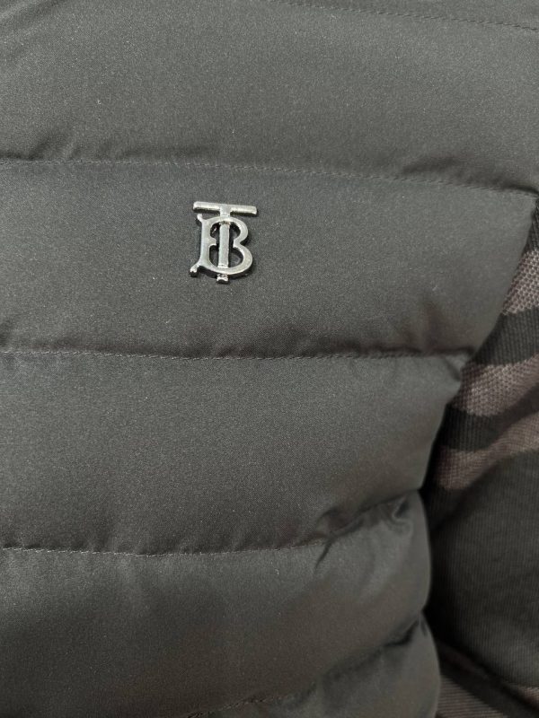 burberry mont siyah ekose triko detay