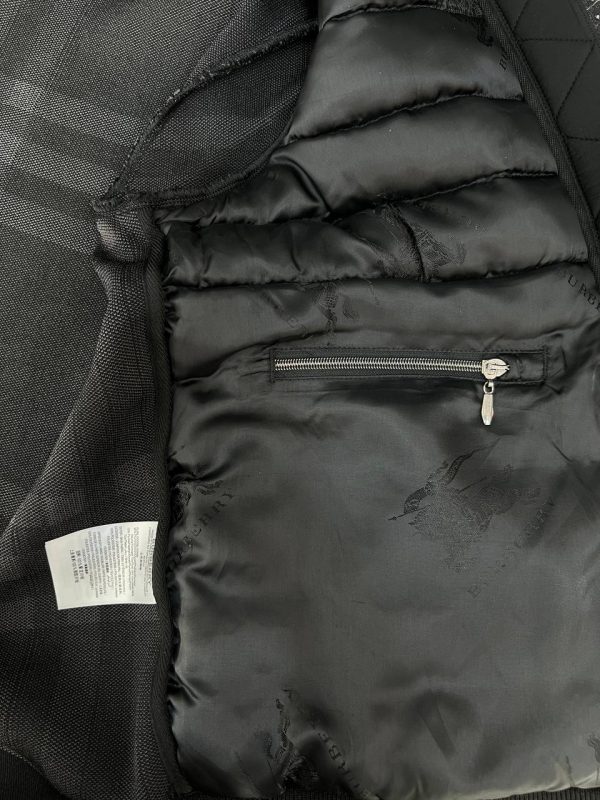 burberry mont siyah ekose triko detay