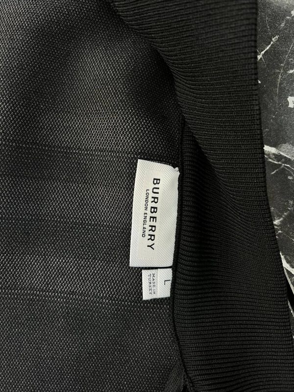 burberry mont siyah ekose triko detay