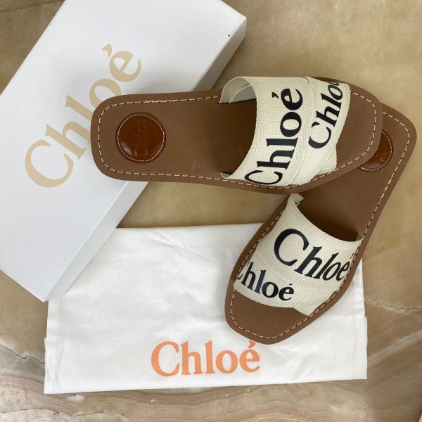 chloe terlik bej siyah yazili woody logo