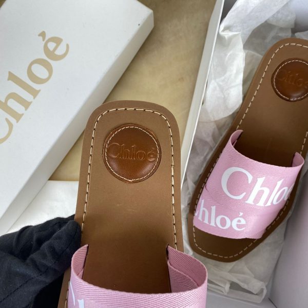 chloe terlik beyaz pembe yazili woody logo