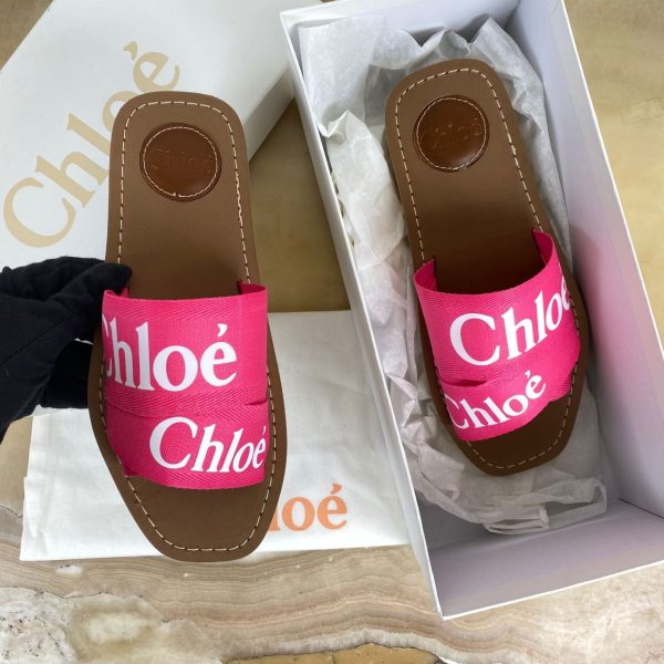 chloe terlik pembe beyaz yazili woody logo