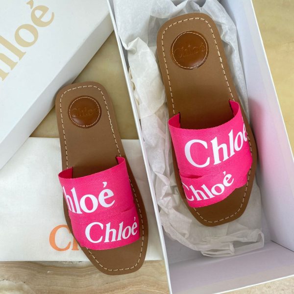 chloe terlik pembe beyaz yazili woody logo