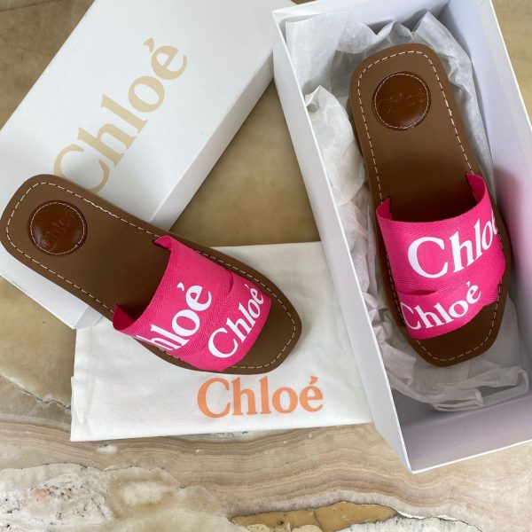 chloe terlik pembe beyaz yazili woody logo