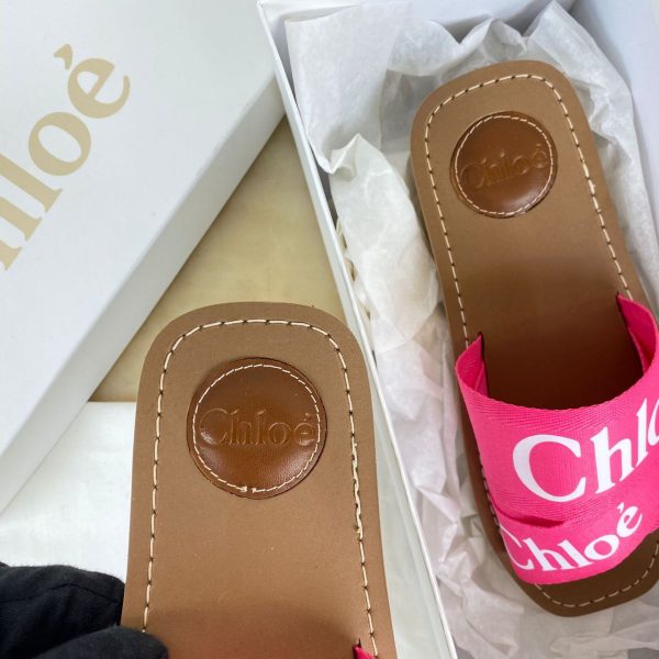 chloe terlik pembe beyaz yazili woody logo