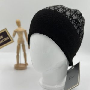 christian dior bere siyah