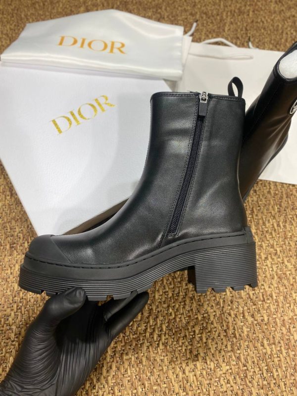 christian dior bot symbol siyah