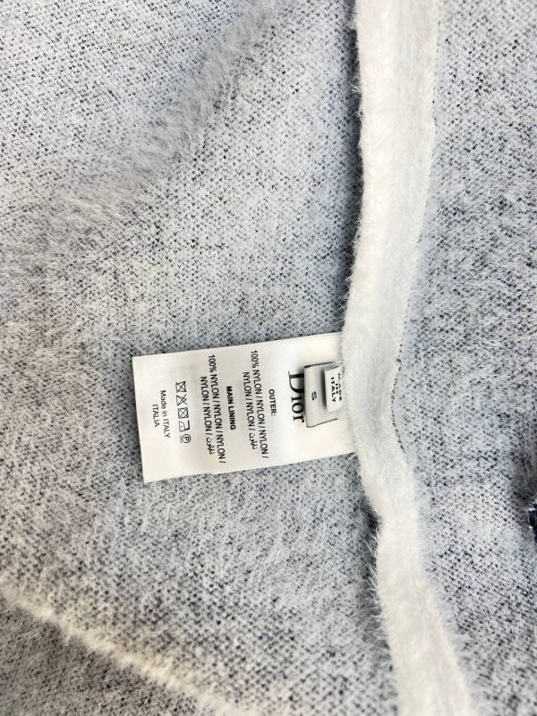 christian dior palto yun beyaz logo detayli