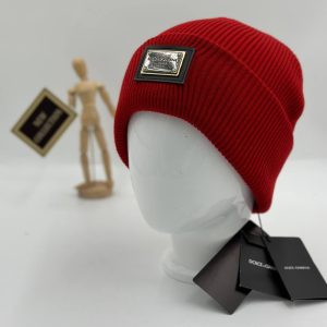 dolce gabbana bere kirmizi