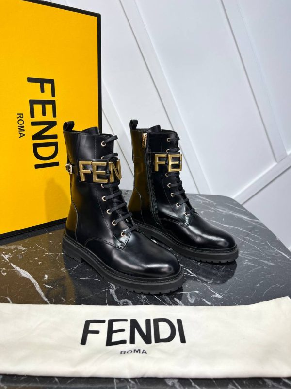fendi ayakkabi bot grafi siyah logo