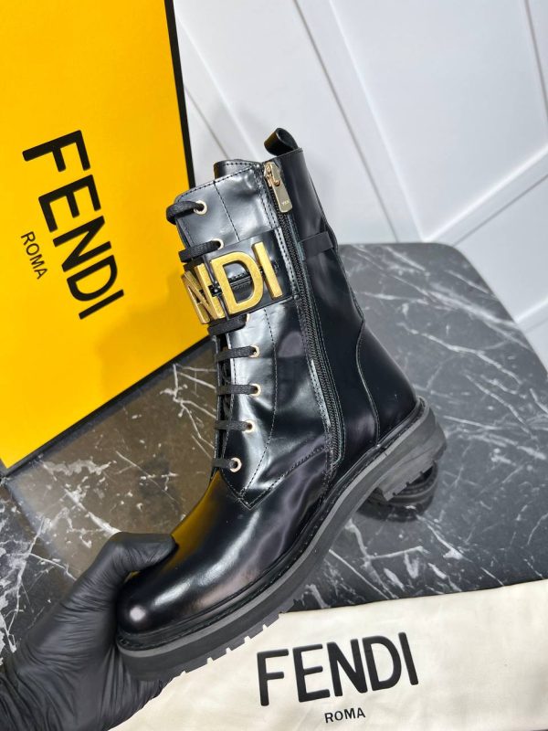 fendi ayakkabi bot grafi siyah logo