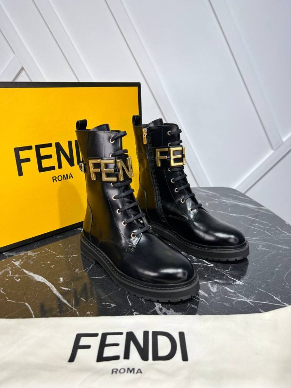 fendi ayakkabi bot grafi siyah logo