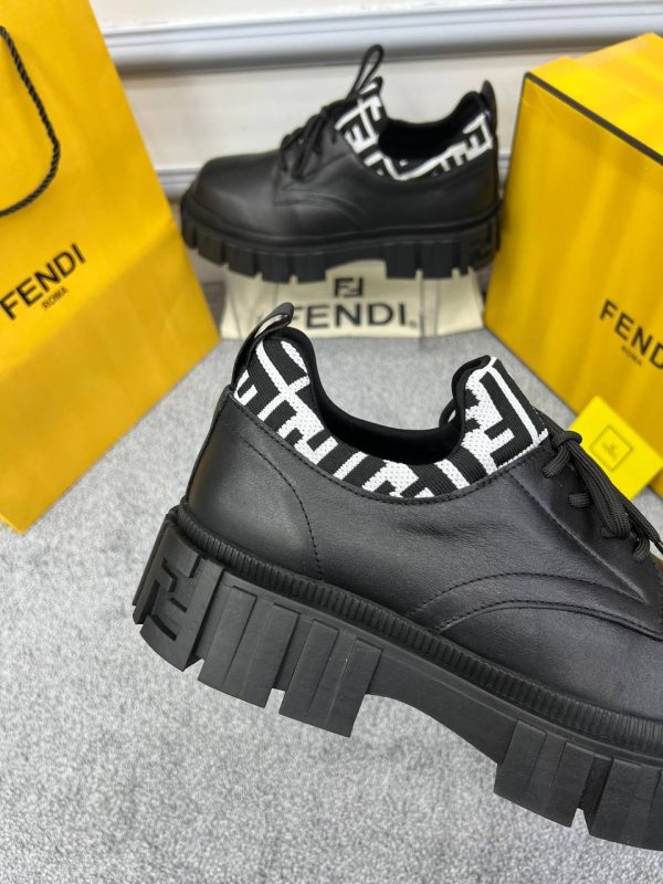 fendi ayakkabi erkek classic siyah logo detayi siyah beyaz