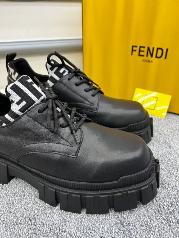 fendi ayakkabi erkek classic siyah logo detayi siyah beyaz