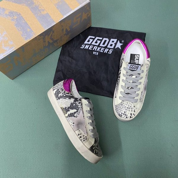 golden goose ayakkabi sneakers ayakkabi kadin beyaz siyah yilan desenli mor