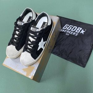 golden goose ayakkabi sneakers kadin siyah beyaz suet