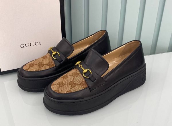 gucci ayakkabi loafer siyah canvas logo detayli