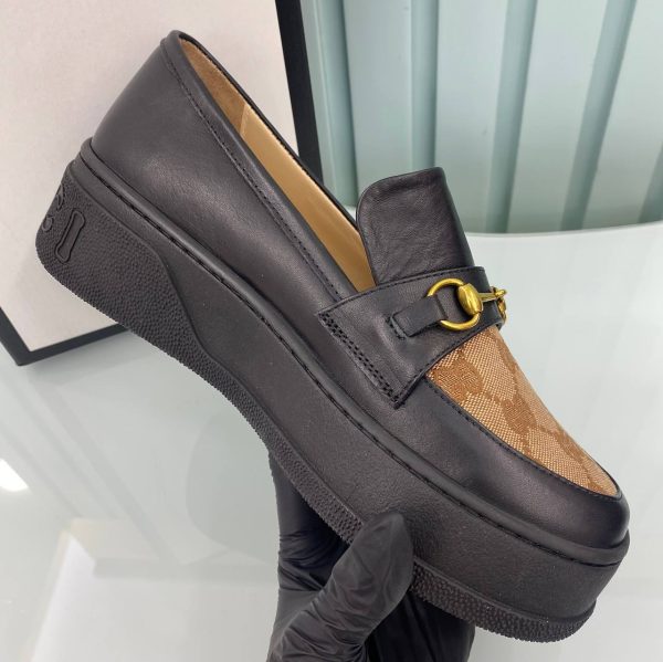 gucci ayakkabi loafer siyah canvas logo detayli