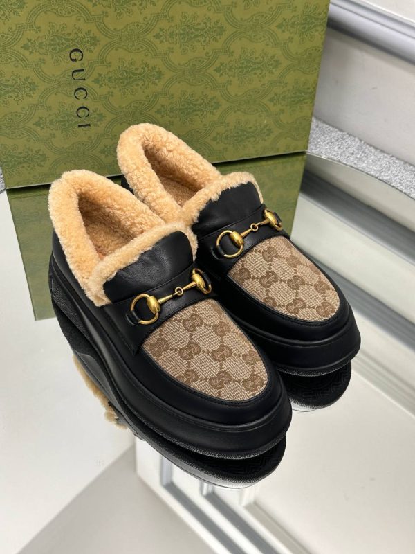 gucci ayakkabi loafer siyah canvas logolu ici kurk yuksek taban