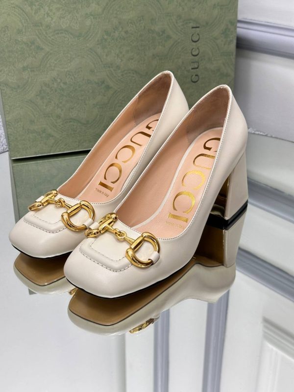 gucci ayakkabi topuklu krem kalin topuk