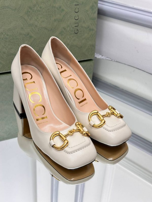 gucci ayakkabi topuklu krem kalin topuk