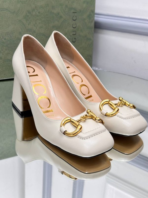gucci ayakkabi topuklu krem kalin topuk