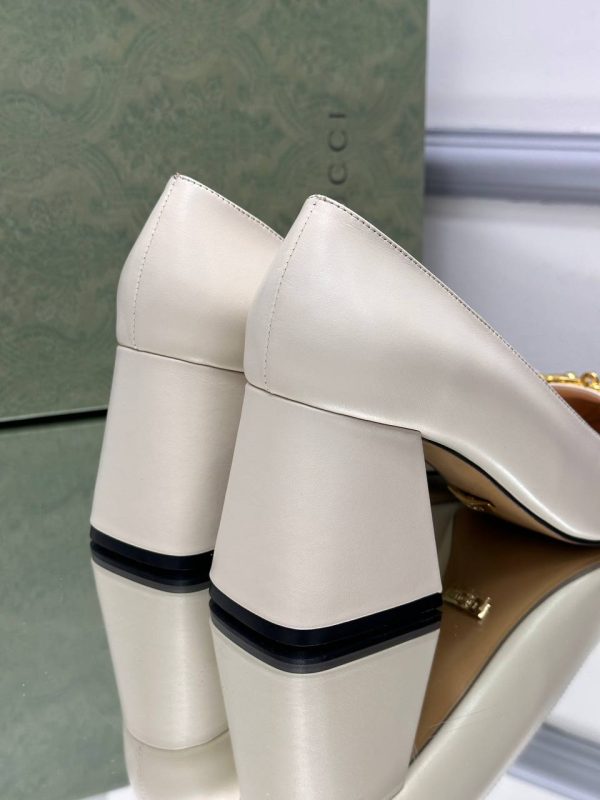 gucci ayakkabi topuklu krem kalin topuk
