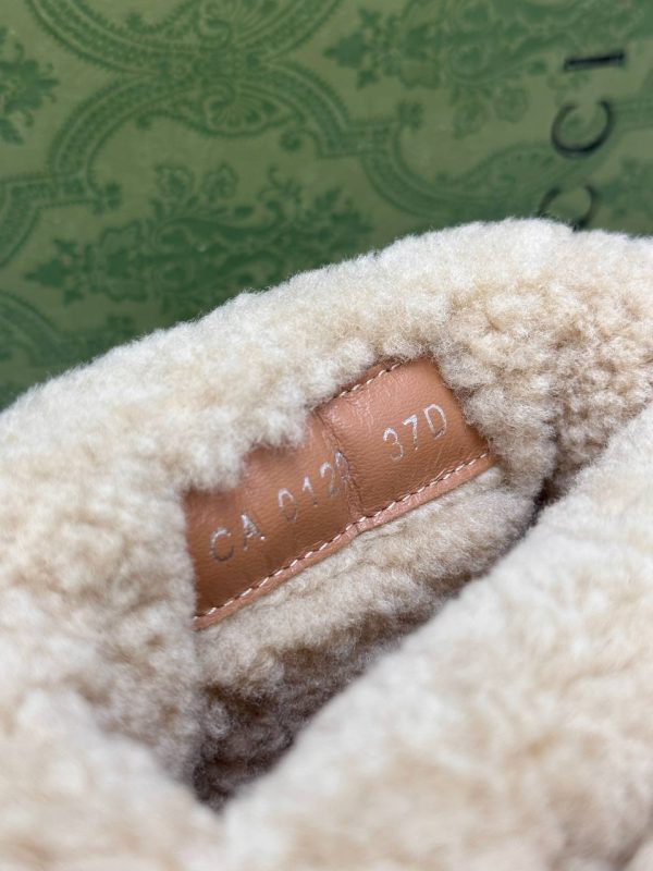 gucci bot naturel pelus detayli lacivert