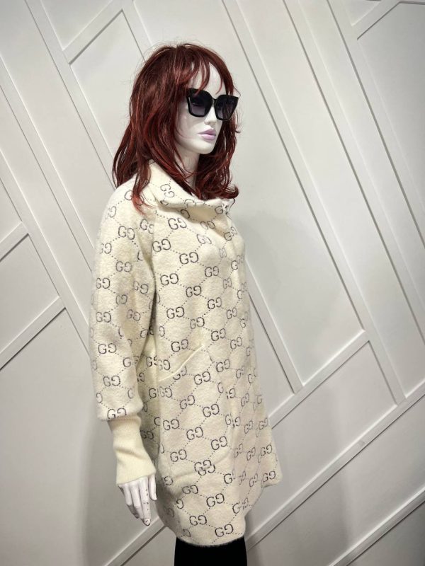 gucci palto uzun krem beyaz logo detayli