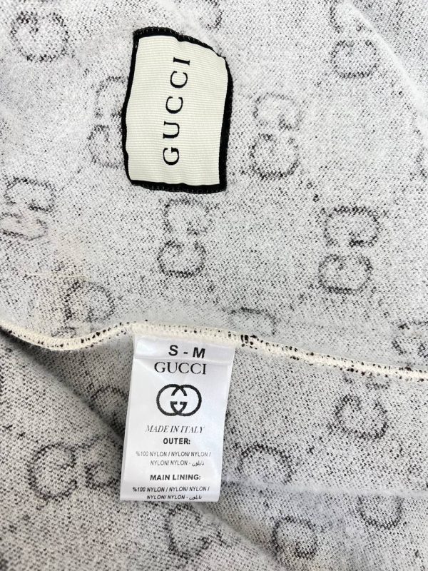 gucci palto uzun krem beyaz logo detayli