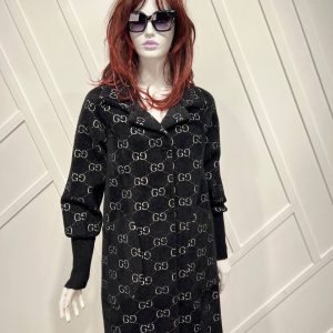 gucci palto uzun siyah logo detayli