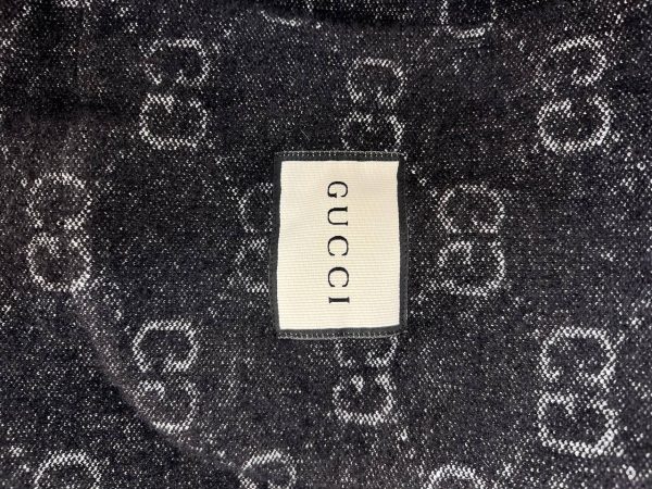 gucci palto uzun siyah logo detayli