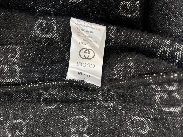 gucci palto uzun siyah logo detayli