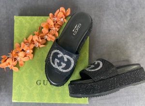 gucci terlik tasli yuksek taban siyah