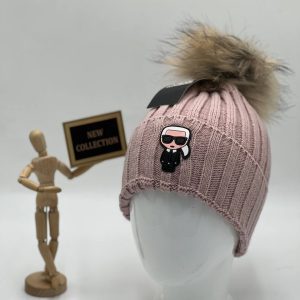 karl lagerfeld bere ponponlu pudra