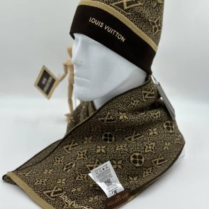 louis vuitton atki bere takimi erkek hardal renk logolu