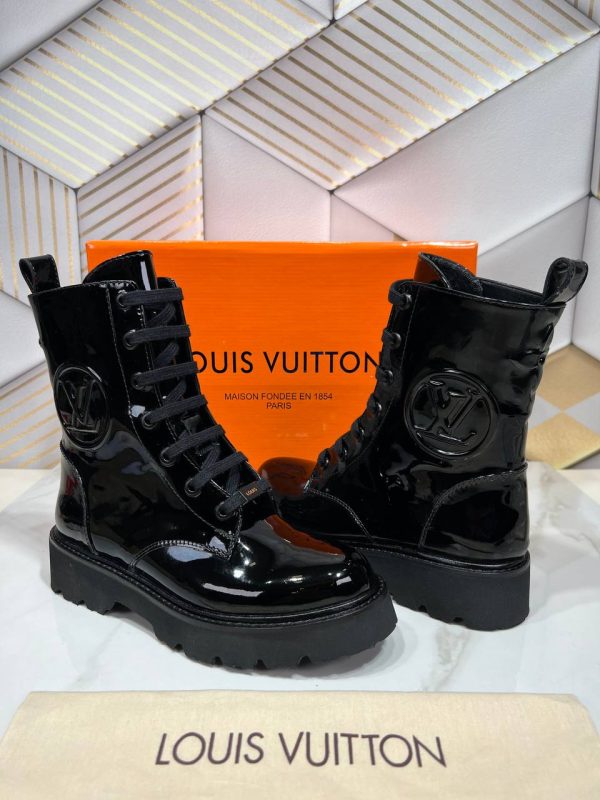 louis vuitton ayakkabi bot rugan siyah yeni sezon