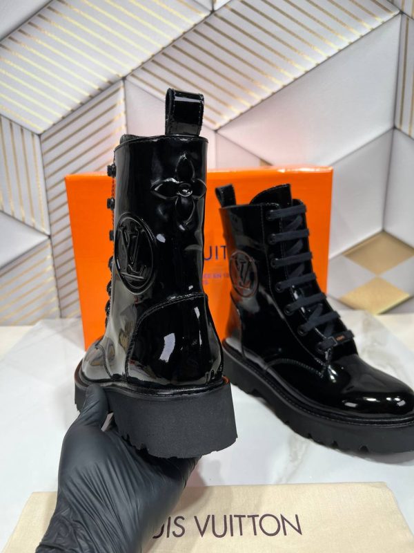 louis vuitton ayakkabi bot rugan siyah yeni sezon