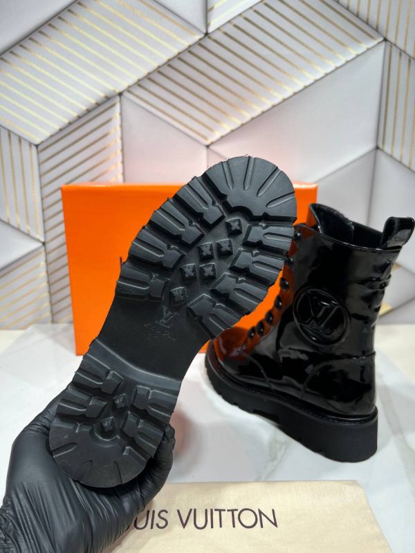 louis vuitton ayakkabi bot rugan siyah yeni sezon
