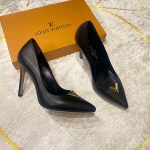 louis vuitton ayakkabi topuklu siyah stiletto logo detayli