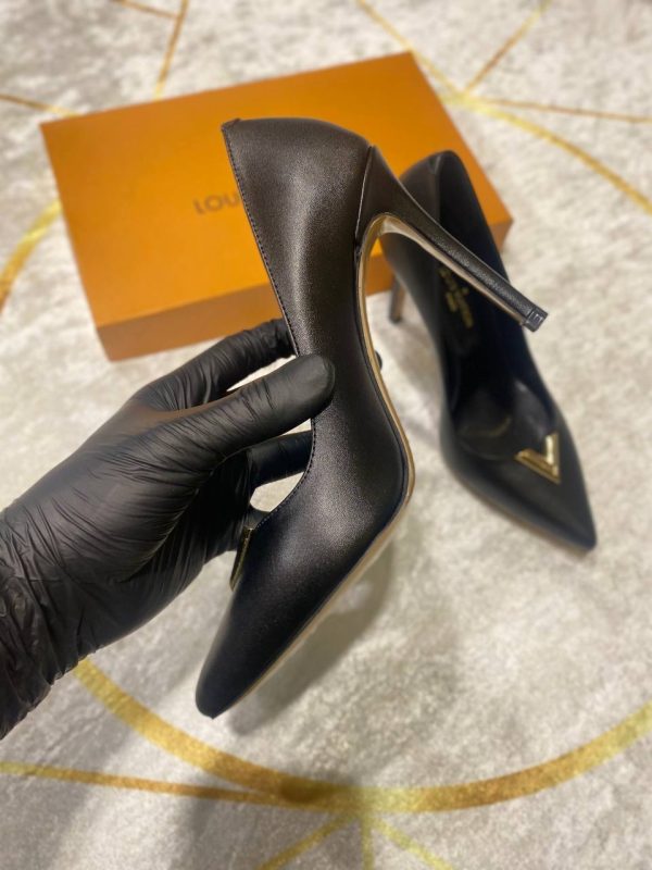 louis vuitton ayakkabi topuklu siyah stiletto logo detayli