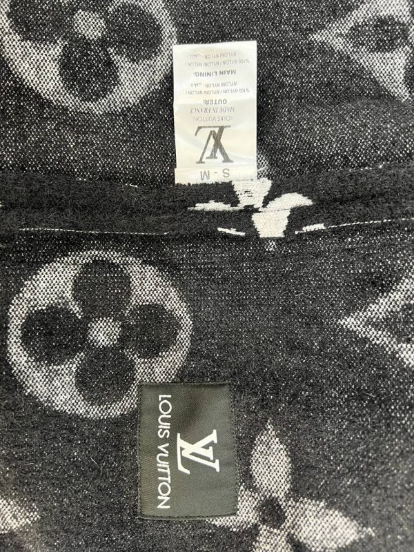 louis vuitton palto uzun siyah beyaz logo
