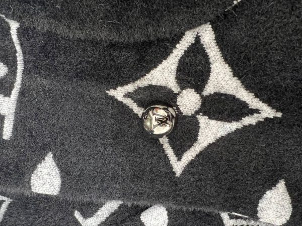 louis vuitton palto uzun siyah beyaz logo