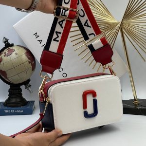 marc jacobs canta beyaz kirmizi lacivert askili 21x13 cm
