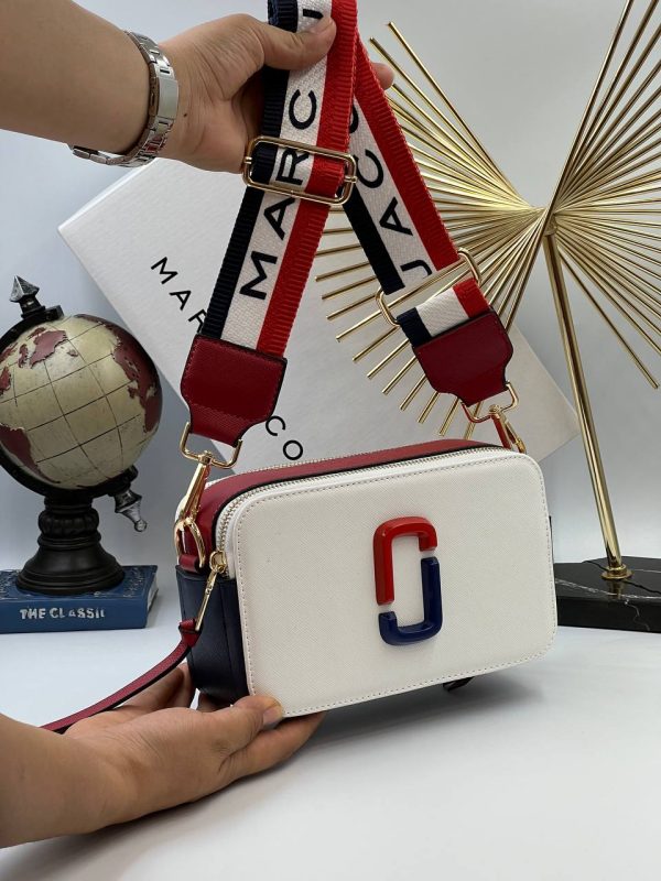 marc jacobs canta beyaz kirmizi lacivert askili 21x13 cm