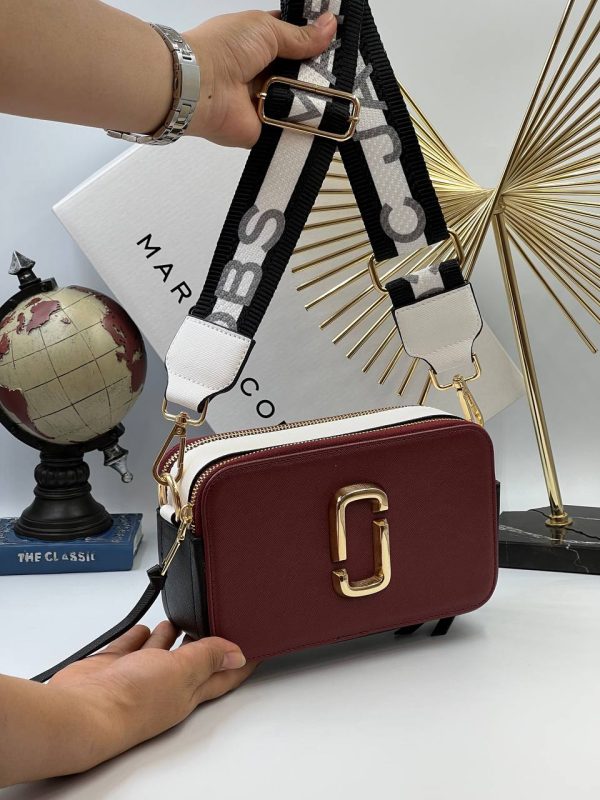 marc jacobs canta bordo beyaz siyah askilari siyah beyaz gri 21x13 cm